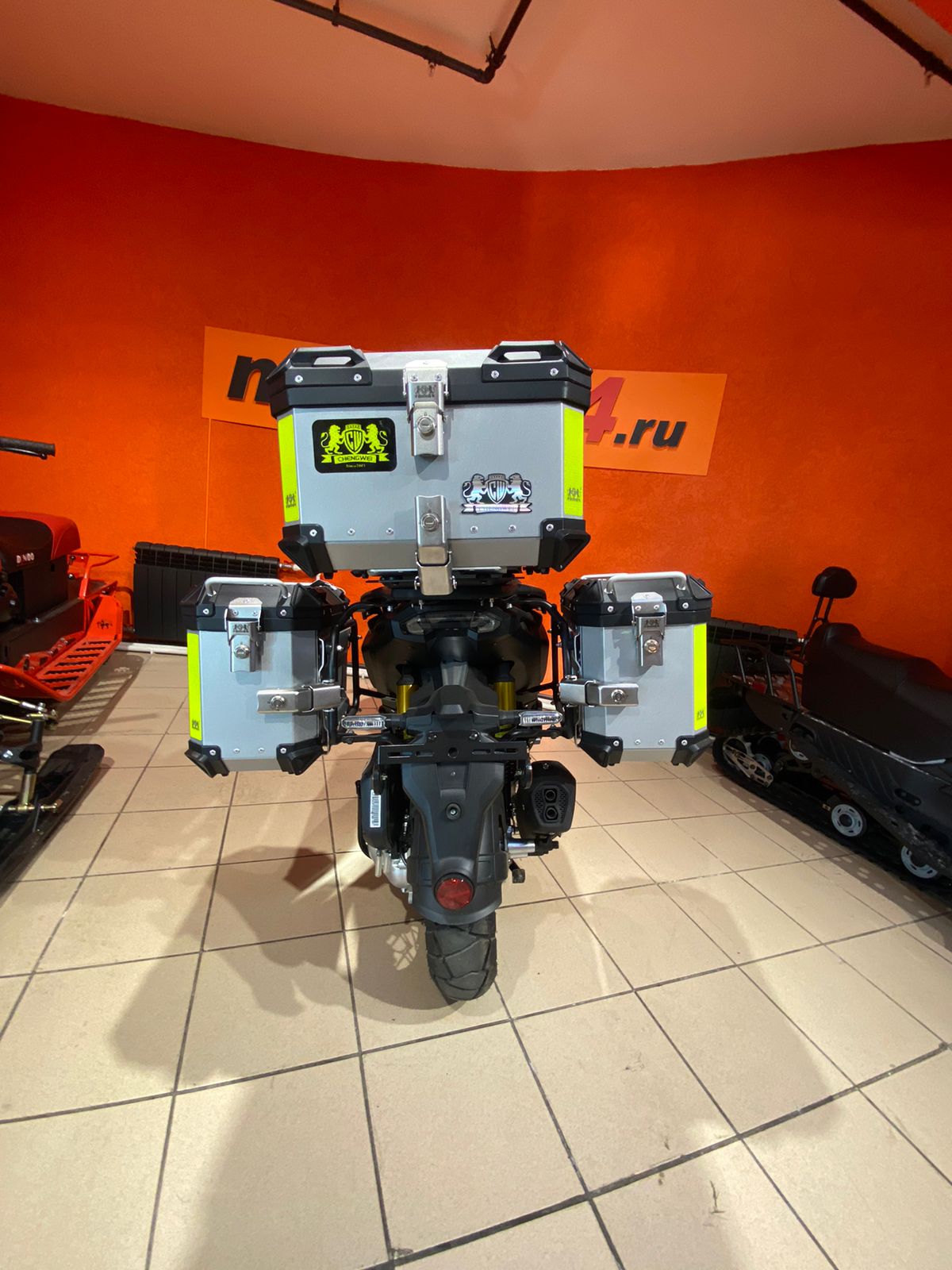 картинка Скутер Regulmoto XDV ADVENTURE 300CC 4T в комплекте с кофрами | Moped24