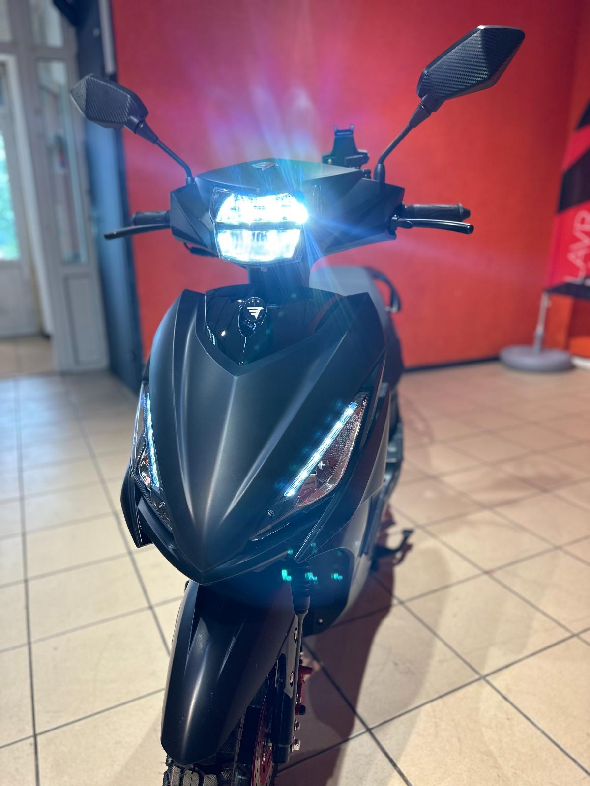 картинка Скутер VENTO CORSA RS | Moped24